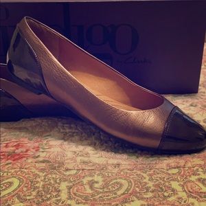 Super cute and comfy bronze Clarks.